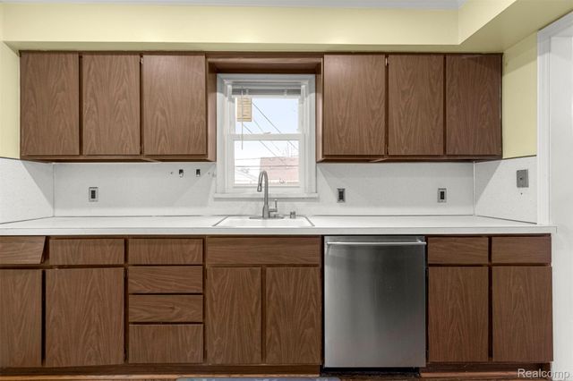 22544 Heinze Street, Dearborn, MI 48128