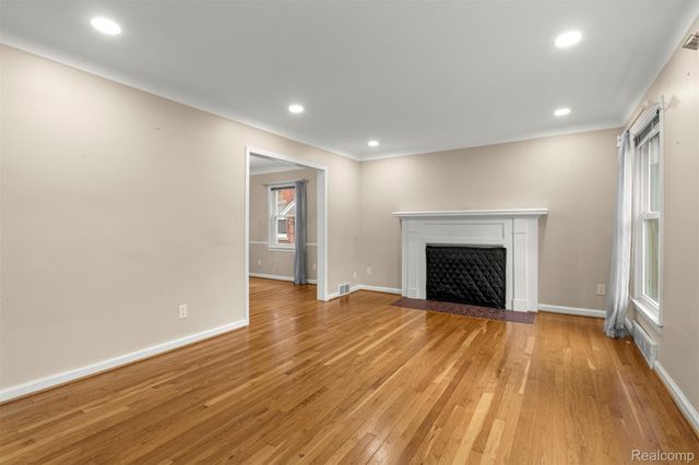 22544 Heinze Street, Dearborn, MI 48128