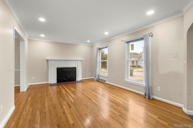 22544 Heinze Street, Dearborn, MI 48128