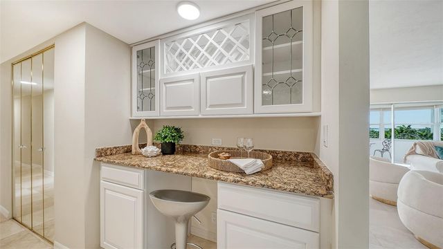 1750 BENJAMIN FRANKLIN DRIVE 5F, Sarasota, FL 34236