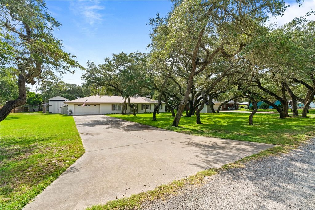 34 Redbird, Rockport, TX 78382 — photo 2