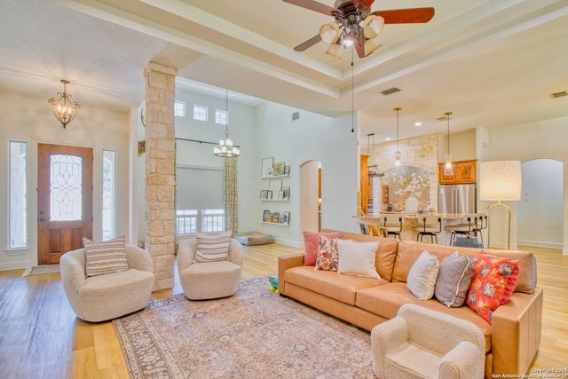 113 ELK RUN, La Vernia, TX 78121