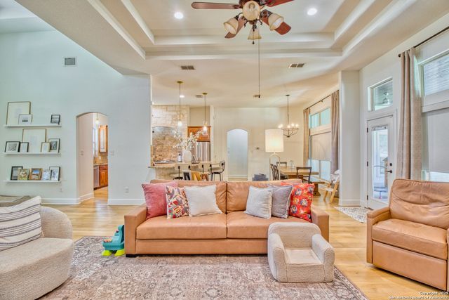 113 ELK RUN, La Vernia, TX 78121