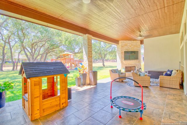 113 ELK RUN, La Vernia, TX 78121