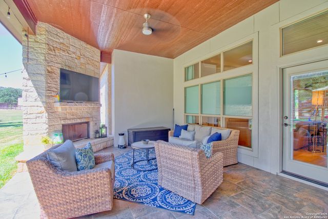 113 ELK RUN, La Vernia, TX 78121