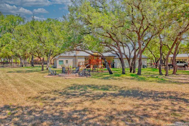 113 ELK RUN, La Vernia, TX 78121