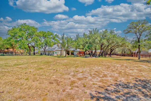 113 ELK RUN, La Vernia, TX 78121