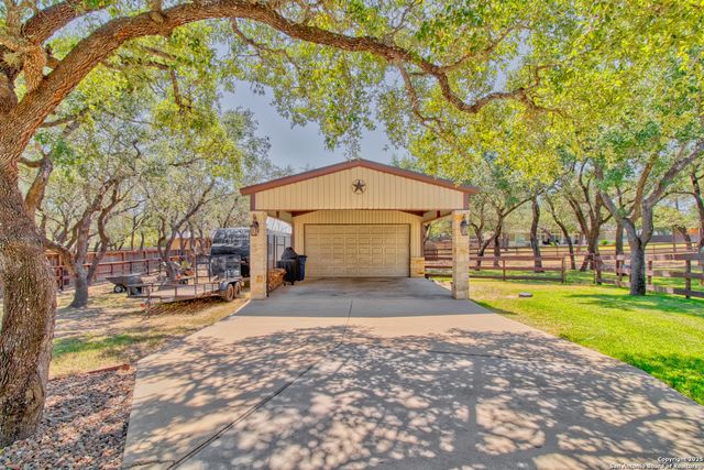 113 ELK RUN, La Vernia, TX 78121