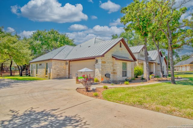113 ELK RUN, La Vernia, TX 78121
