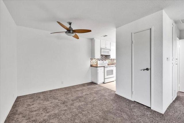 2812 N Auburn Court 206, Palm Springs, CA 92262