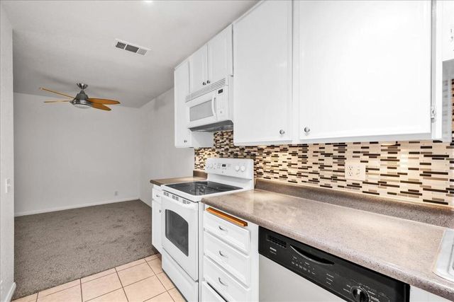 2812 N Auburn Court 206, Palm Springs, CA 92262