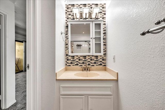 2812 N Auburn Court 206, Palm Springs, CA 92262