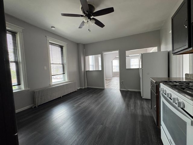 3020 S Laramie Avenue 2F, Cicero, IL 60804