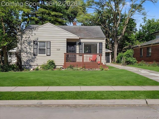21829 Shakespeare Avenue, Eastpointe, MI 48021