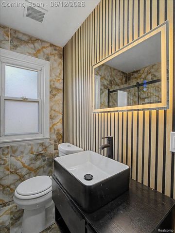 21829 Shakespeare Avenue, Eastpointe, MI 48021