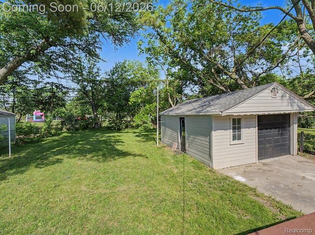 21829 Shakespeare Avenue, Eastpointe, MI 48021