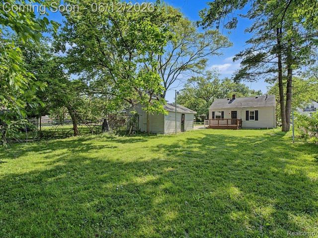 21829 Shakespeare Avenue, Eastpointe, MI 48021