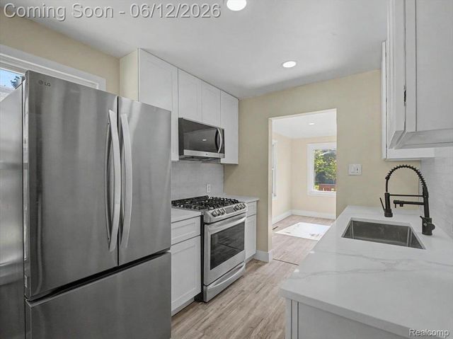 21829 Shakespeare Avenue, Eastpointe, MI 48021