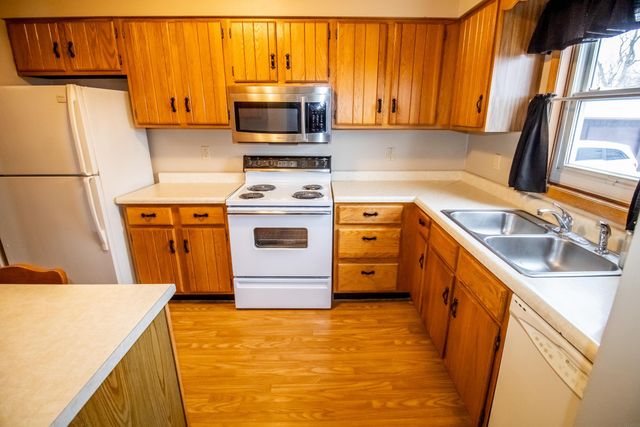 2122 Bicentennial Drive, Cedar Falls, IA 50613