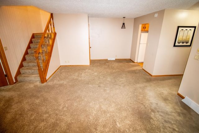 2122 Bicentennial Drive, Cedar Falls, IA 50613