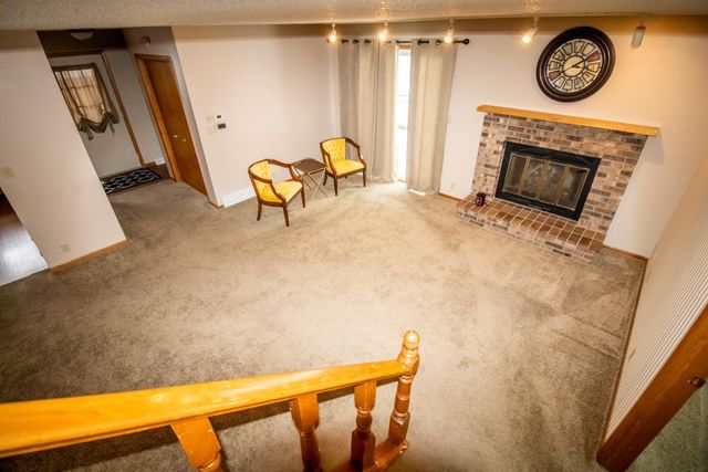 2122 Bicentennial Drive, Cedar Falls, IA 50613