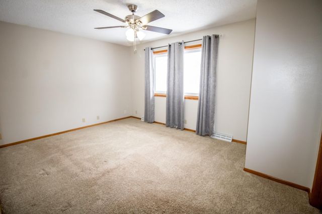 2122 Bicentennial Drive, Cedar Falls, IA 50613