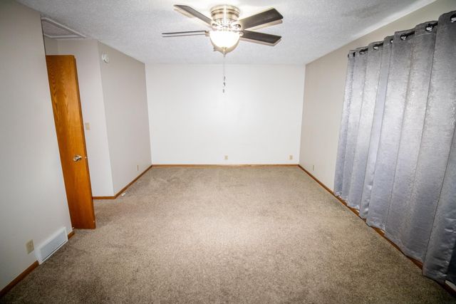 2122 Bicentennial Drive, Cedar Falls, IA 50613