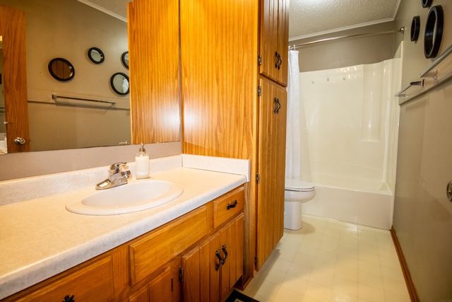 2122 Bicentennial Drive, Cedar Falls, IA 50613