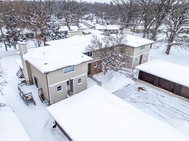 2122 Bicentennial Drive, Cedar Falls, IA 50613