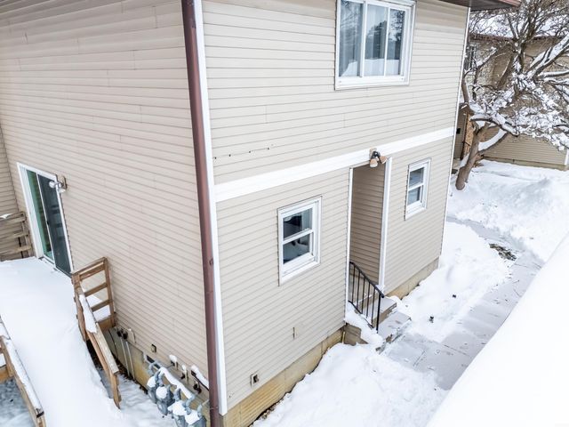 2122 Bicentennial Drive, Cedar Falls, IA 50613