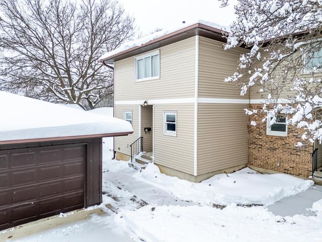 2122 Bicentennial Drive, Cedar Falls, IA 50613