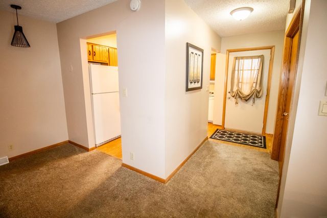 2122 Bicentennial Drive, Cedar Falls, IA 50613