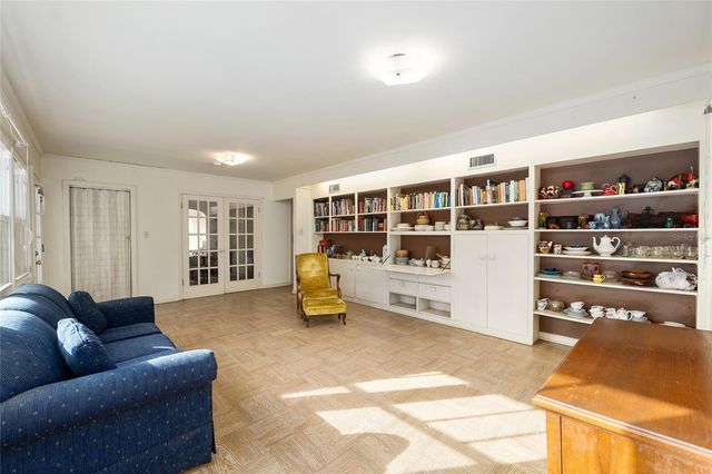 1930 NW 8TH AVENUE, Gainesville, FL 32603