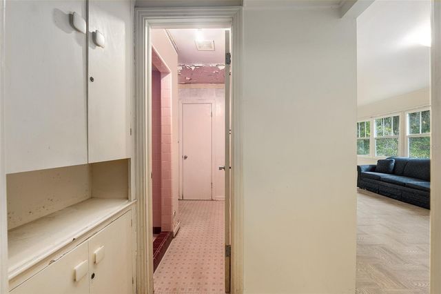 1930 NW 8TH AVENUE, Gainesville, FL 32603