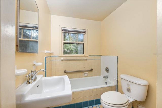 1930 NW 8TH AVENUE, Gainesville, FL 32603