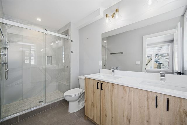 86 Blossom St 1, Chelsea, MA 02150