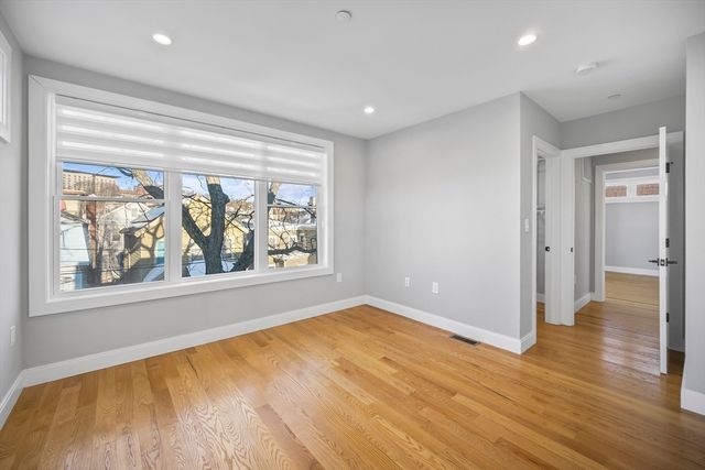 86 Blossom St 1, Chelsea, MA 02150