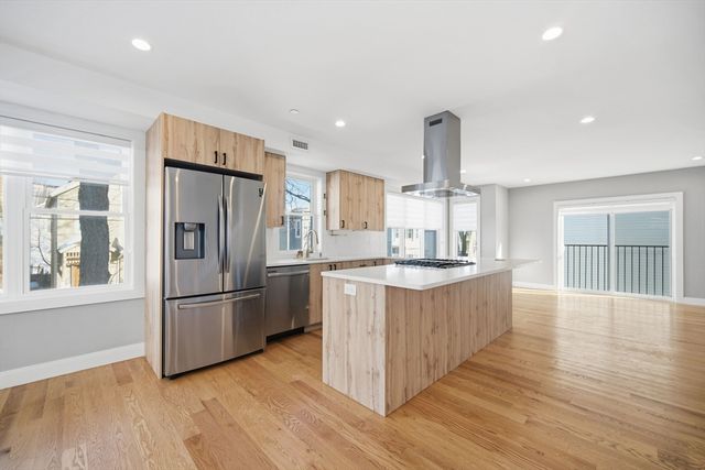 86 Blossom St 1, Chelsea, MA 02150