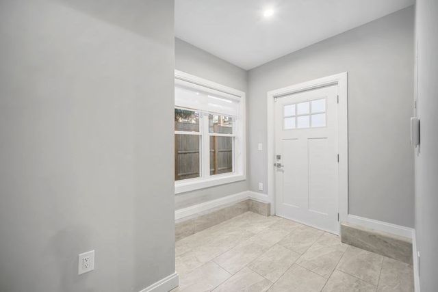 86 Blossom St 1, Chelsea, MA 02150