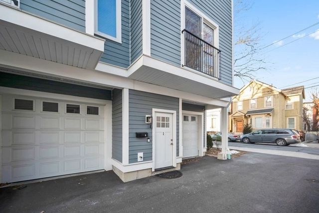 86 Blossom St 1, Chelsea, MA 02150