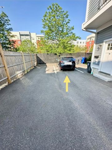 86 Blossom St 1, Chelsea, MA 02150