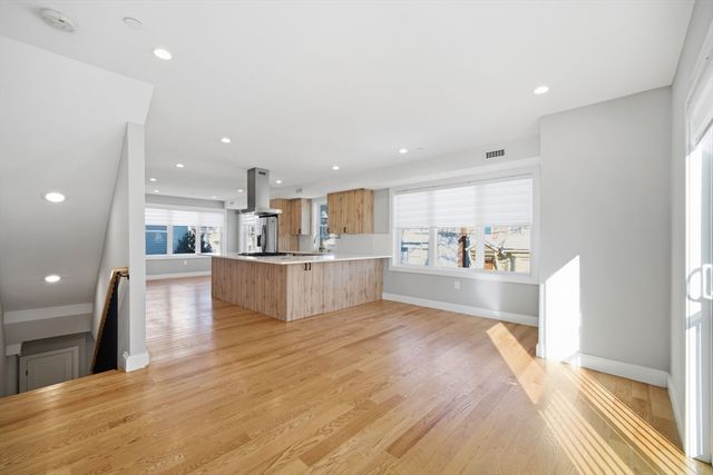 86 Blossom St 1, Chelsea, MA 02150