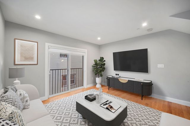 86 Blossom St 1, Chelsea, MA 02150