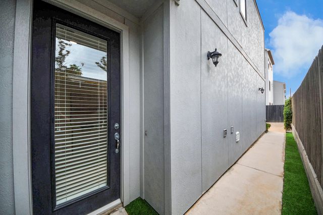 1703 Benbow Oak Place, Houston, TX 77080