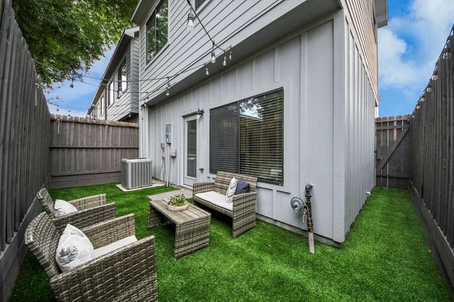 1703 Benbow Oak Place, Houston, TX 77080