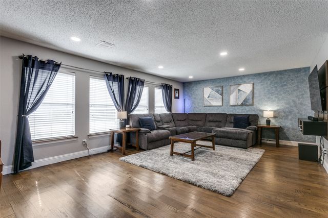 909 Orchid Drive, Lewisville, TX 75067