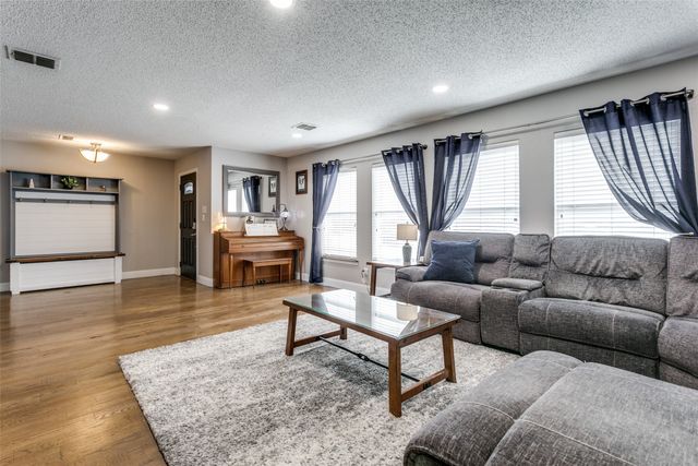 909 Orchid Drive, Lewisville, TX 75067