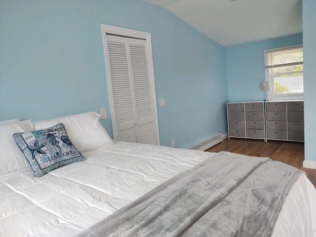 17 Crescent Road, Middletown, RI 02842