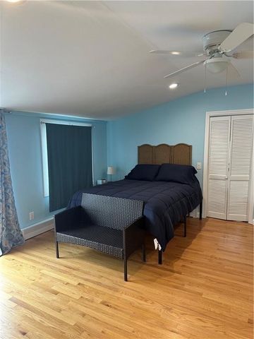 17 Crescent Road, Middletown, RI 02842