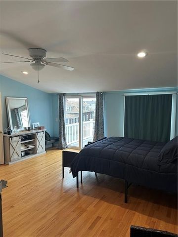 17 Crescent Road, Middletown, RI 02842